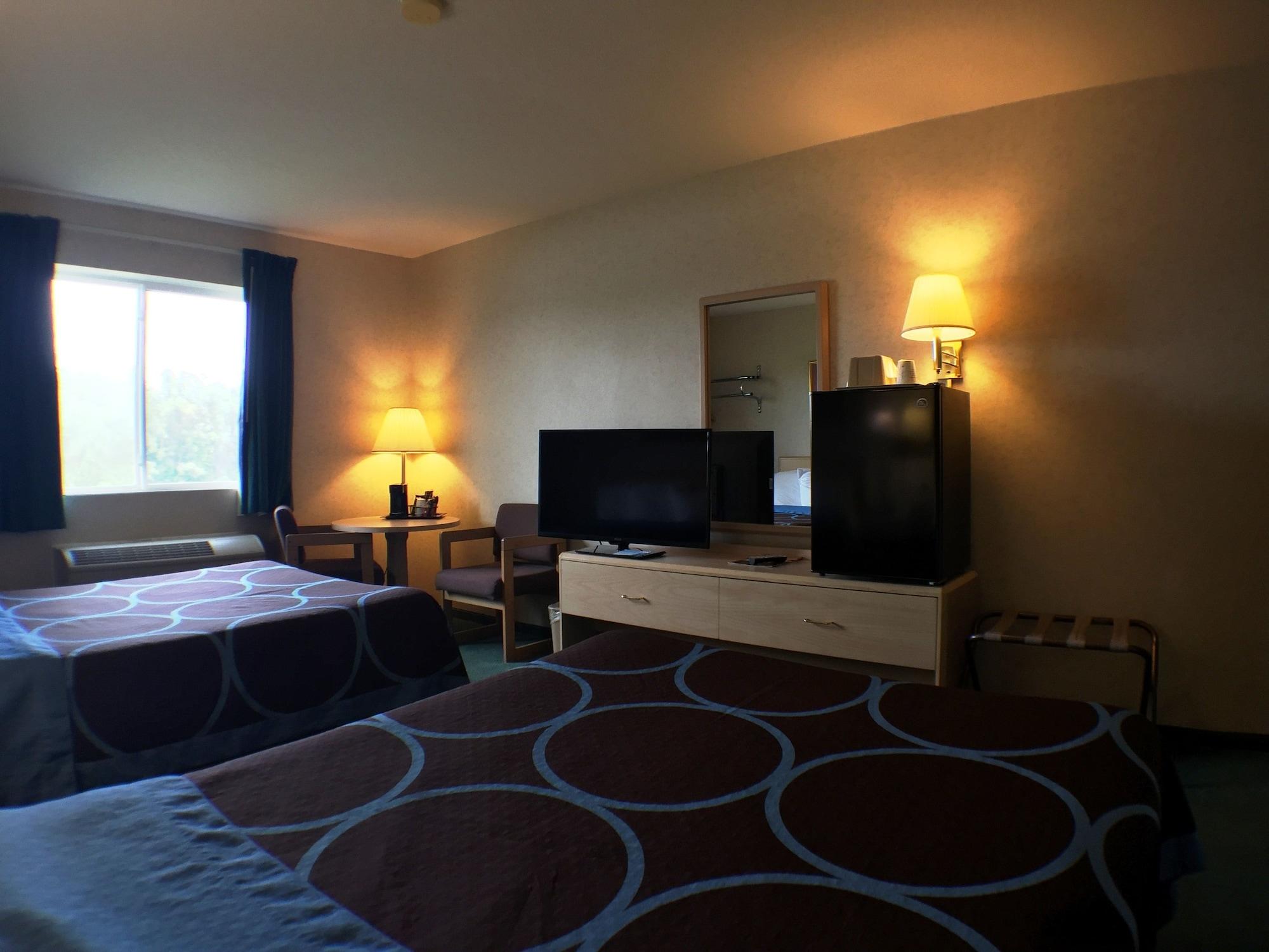Super 8 By Wyndham Hotel 2*