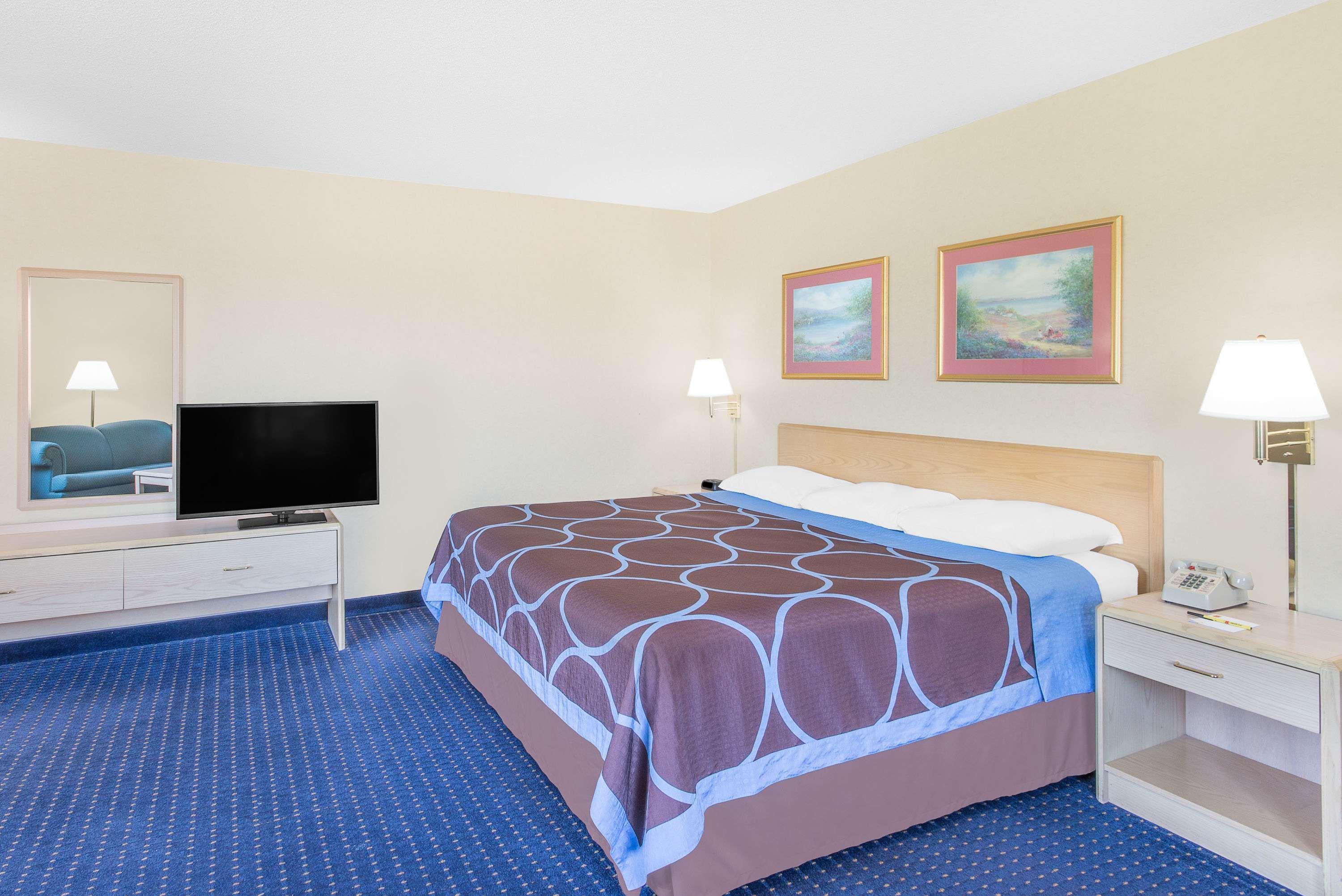 Super 8 By Wyndham Hotel 2*